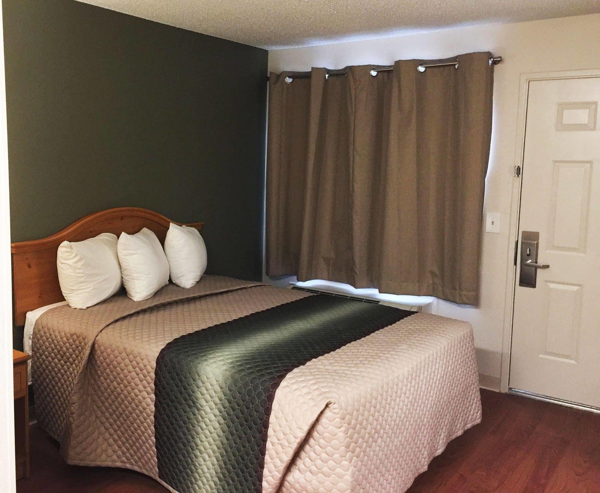 Hometowne Studios By Red Roof Denver - Glendale/ Cherry Creek Екстериор снимка
